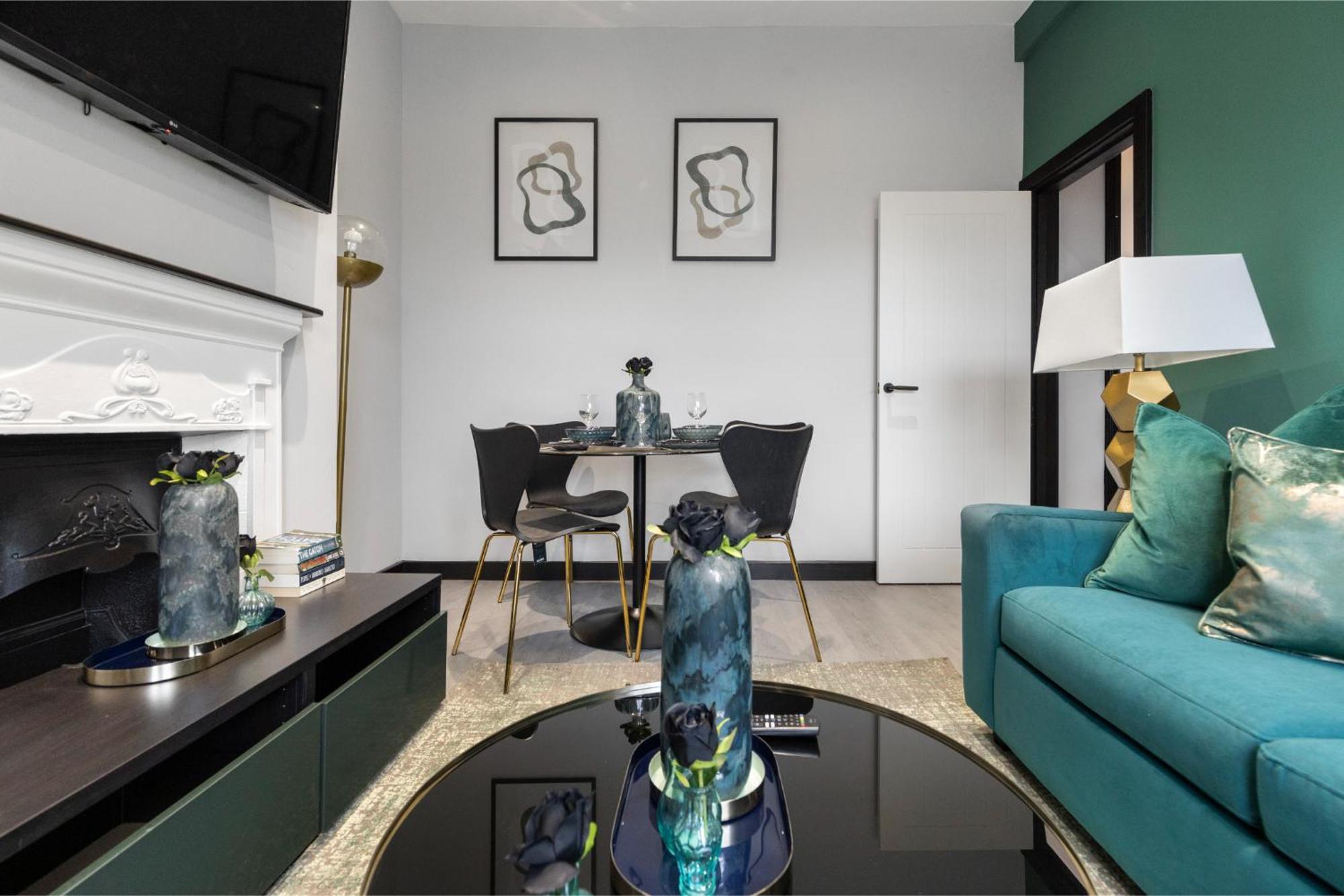 Luxurious Evergreen Flat Sleeps 4 Appartement