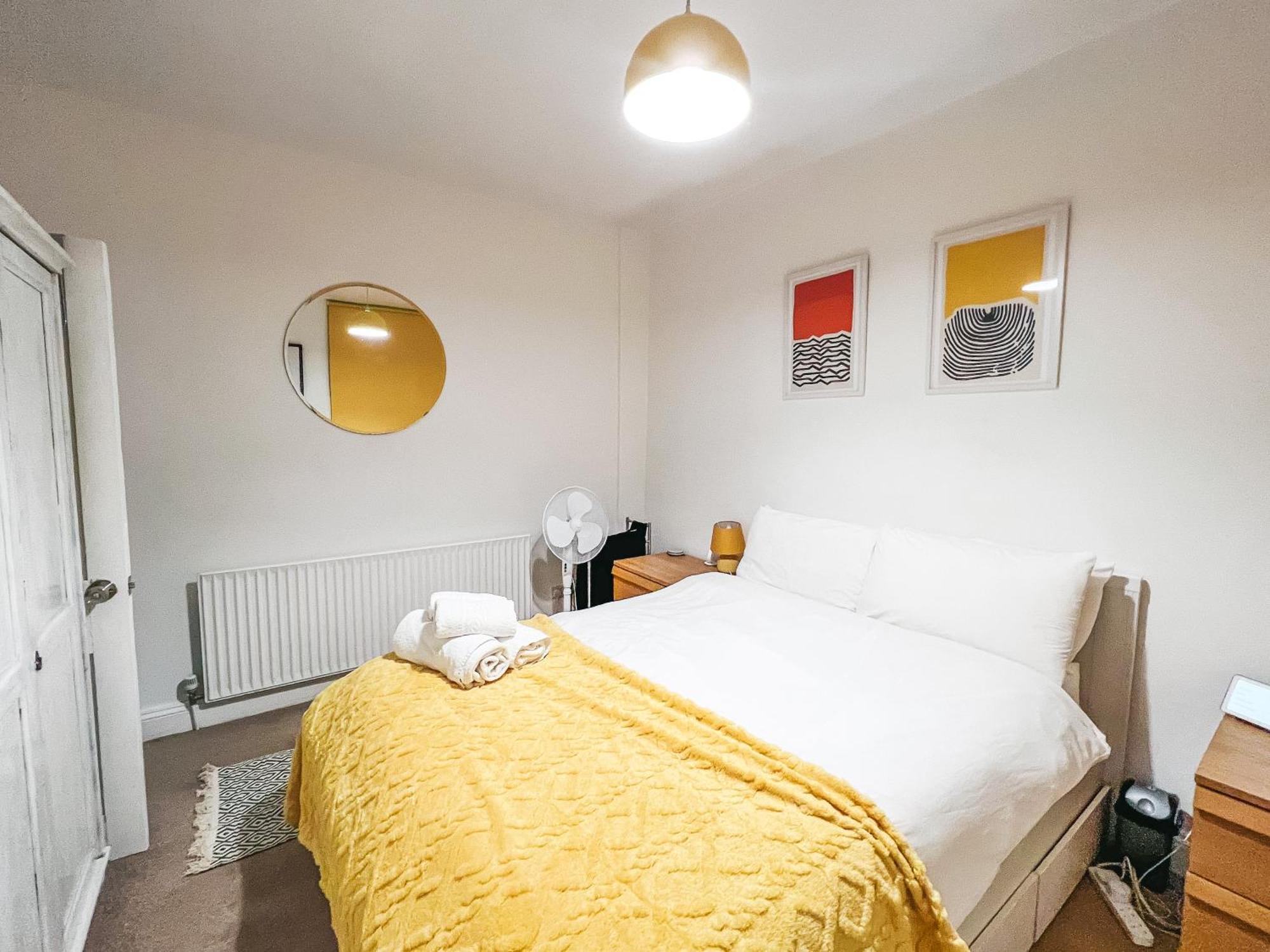Gorgeous 3 Bed With Garden Office By Staybynumbers Apartment