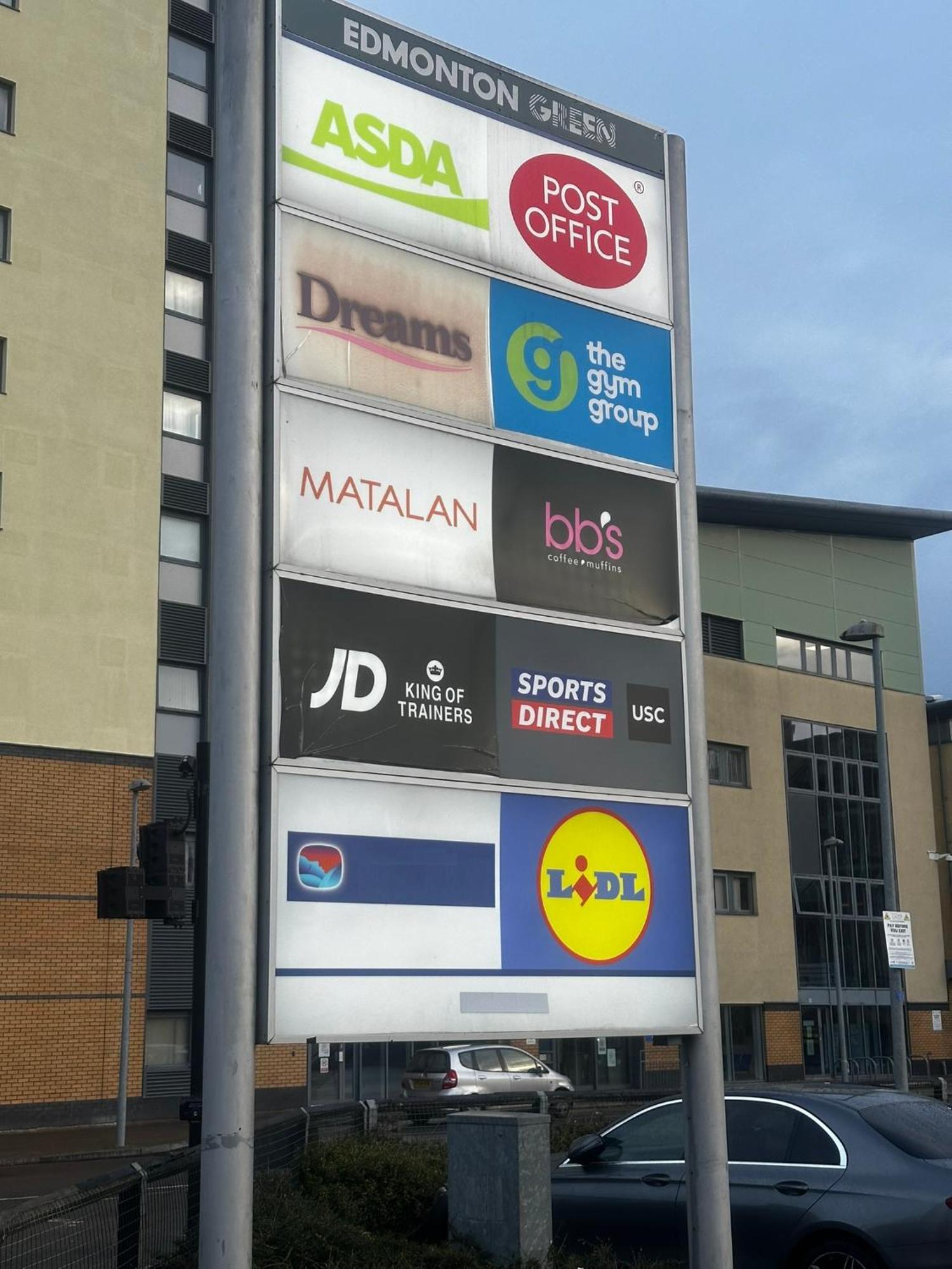 2 Bed 2 Bath - Free Parking - 3min Walk To The Train Station - 19min To Liverpool Street 5min To Victoria Line 1gb Broadband Super Fast Internet Ground Floor 100s Of Shops Restaurants Bakeries 24-hour Asda Superst * Londres