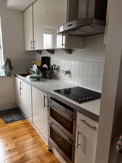 Apartamento , Bright And Modern Flat Up To 4 People Londres