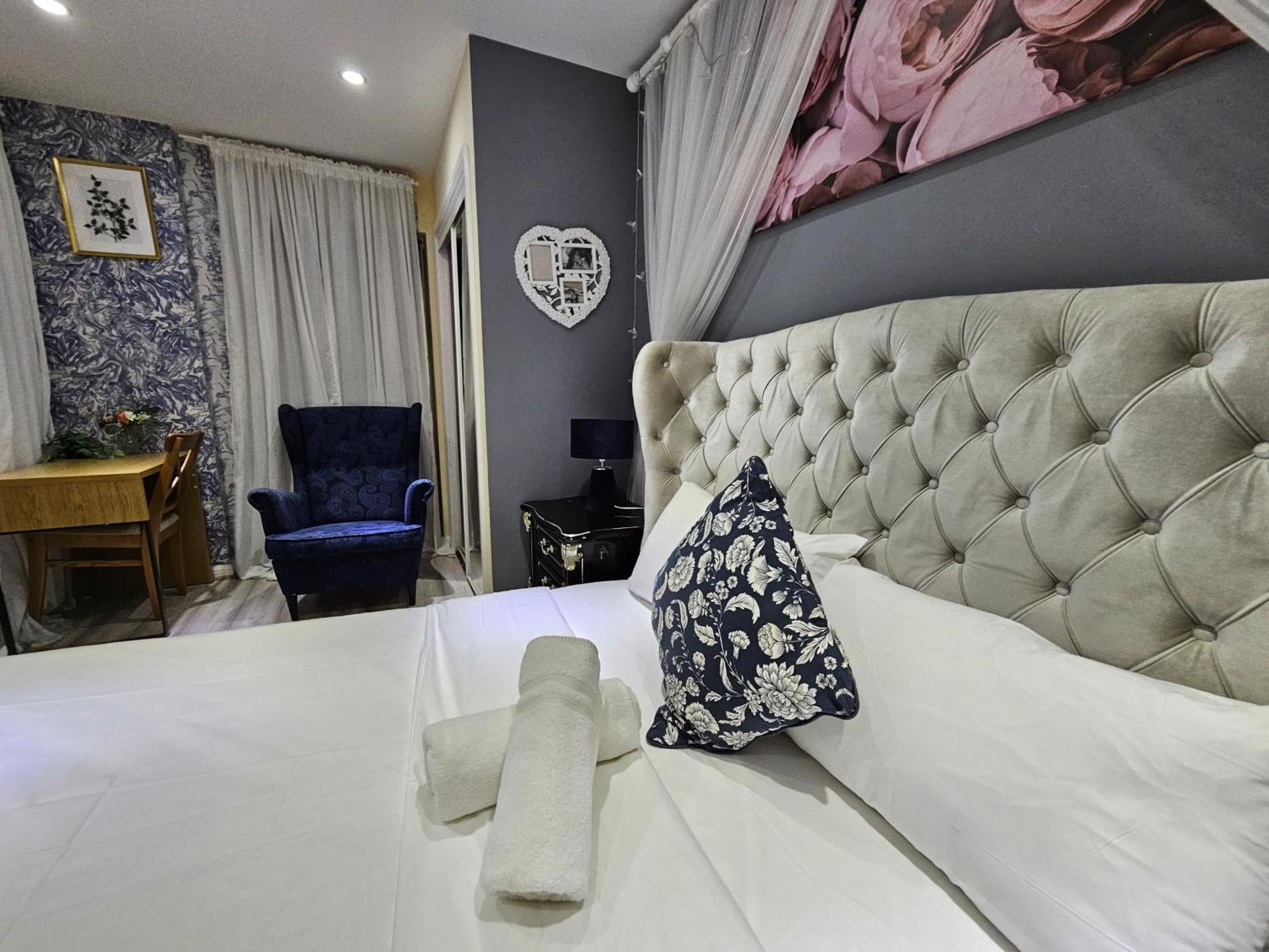Wallwood Guest house London