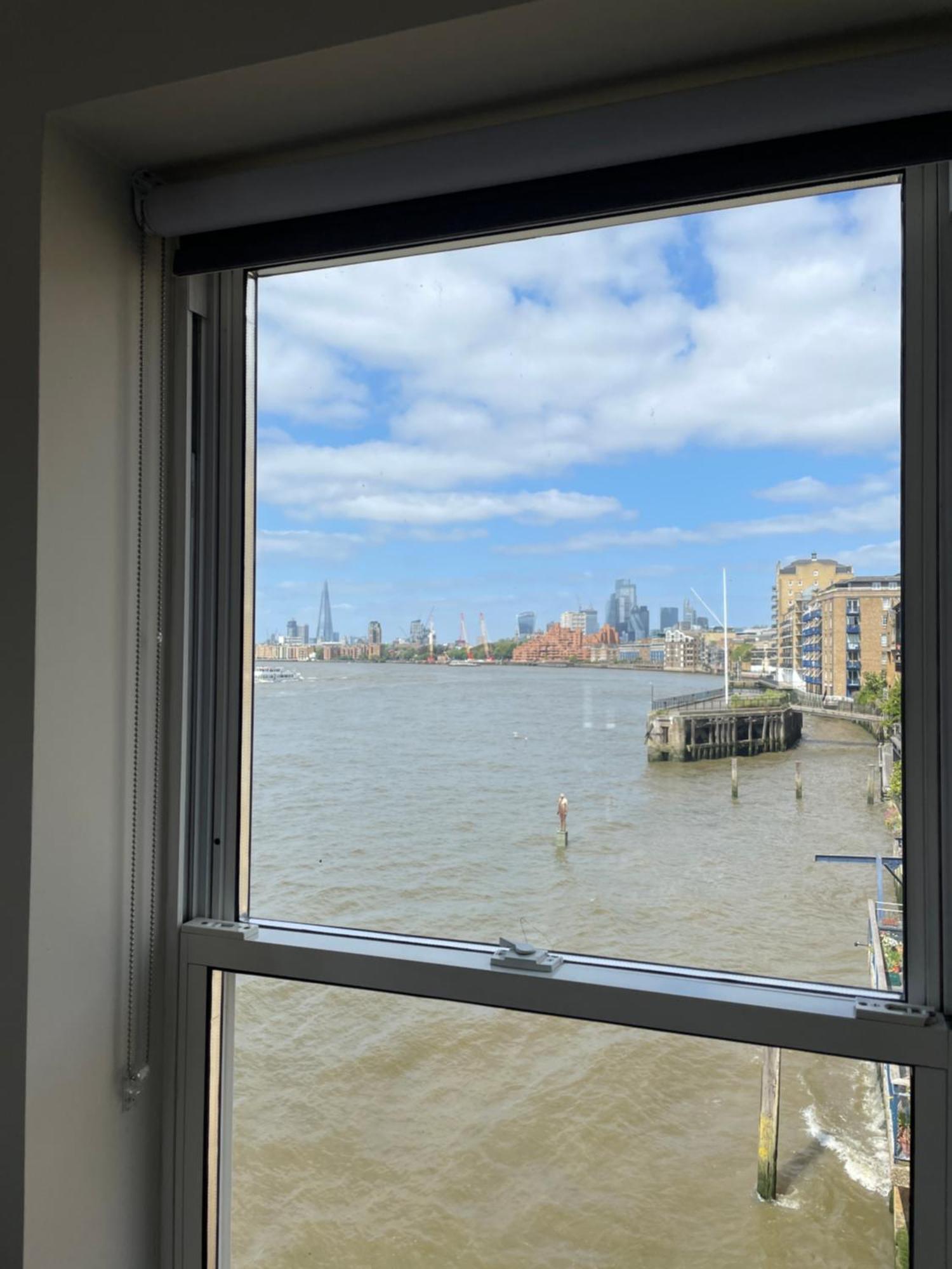 Séjour chez l'habitant Private Riverside Bedroom In Limehouse, *