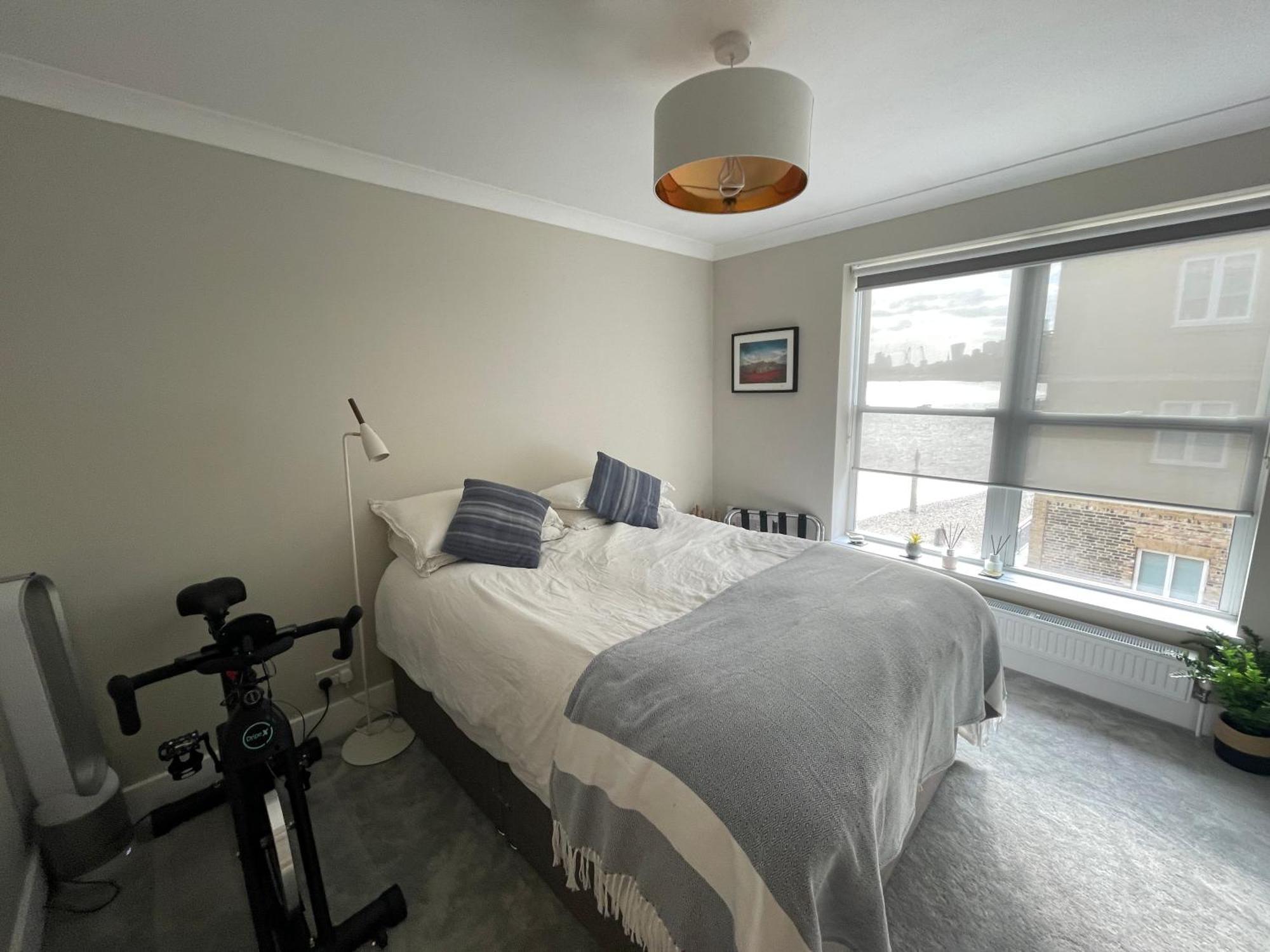Séjour chez l'habitant Private Riverside Bedroom In Limehouse, *