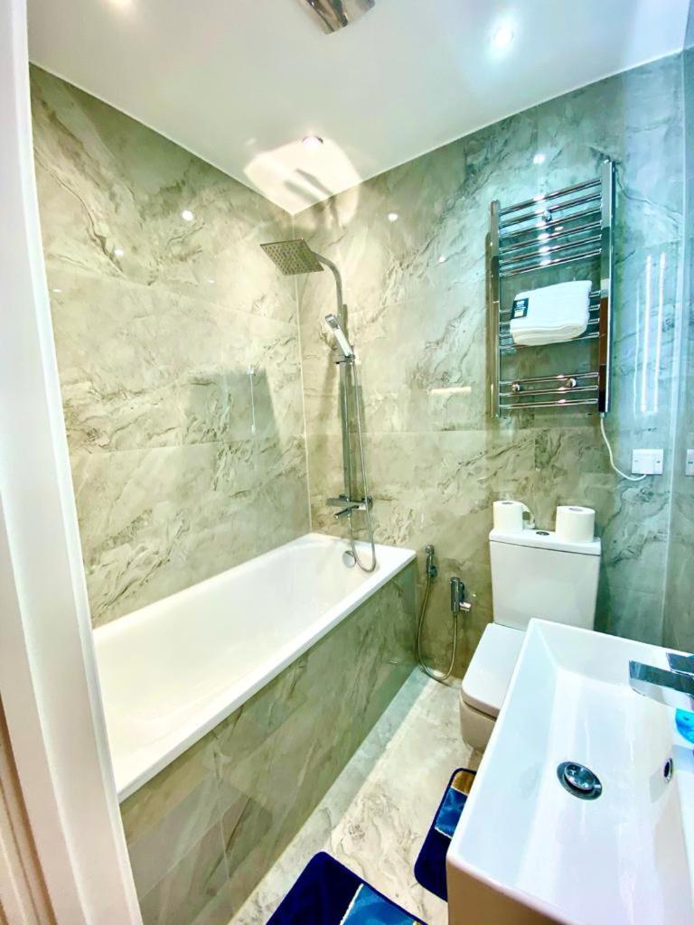 Comfortable One Bedroom Flat With Car Park In * Londres