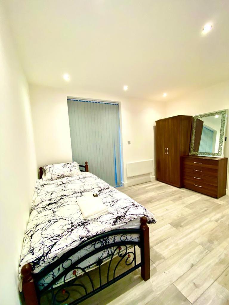 Comfortable One Bedroom Flat With Free Car Park In