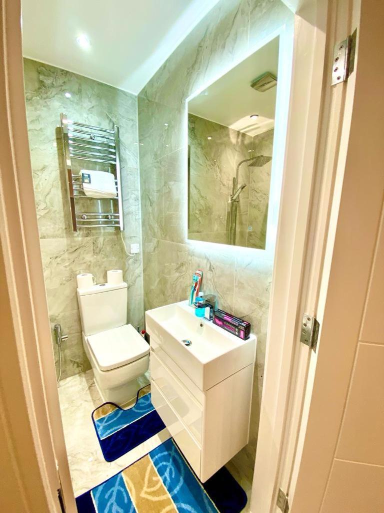 Comfortable One Bedroom Flat With Free Car Park In Appartement Londen