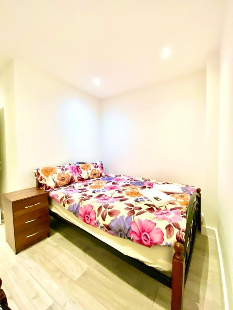 Comfortable One Bedroom Flat With Free Car Park In *