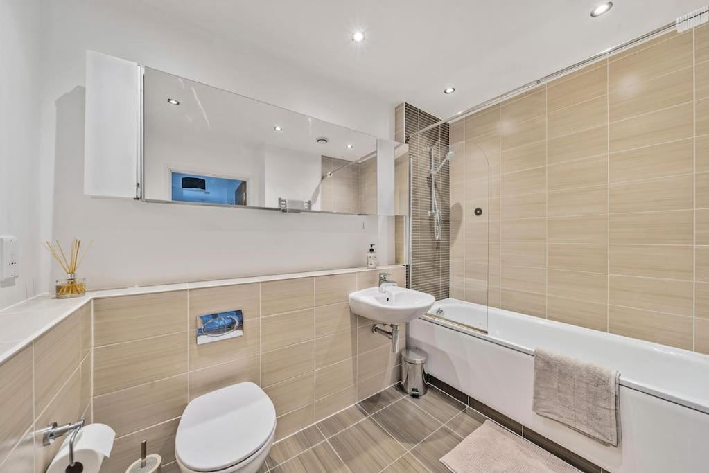 Great 2 Bed Flat With View Appartement *