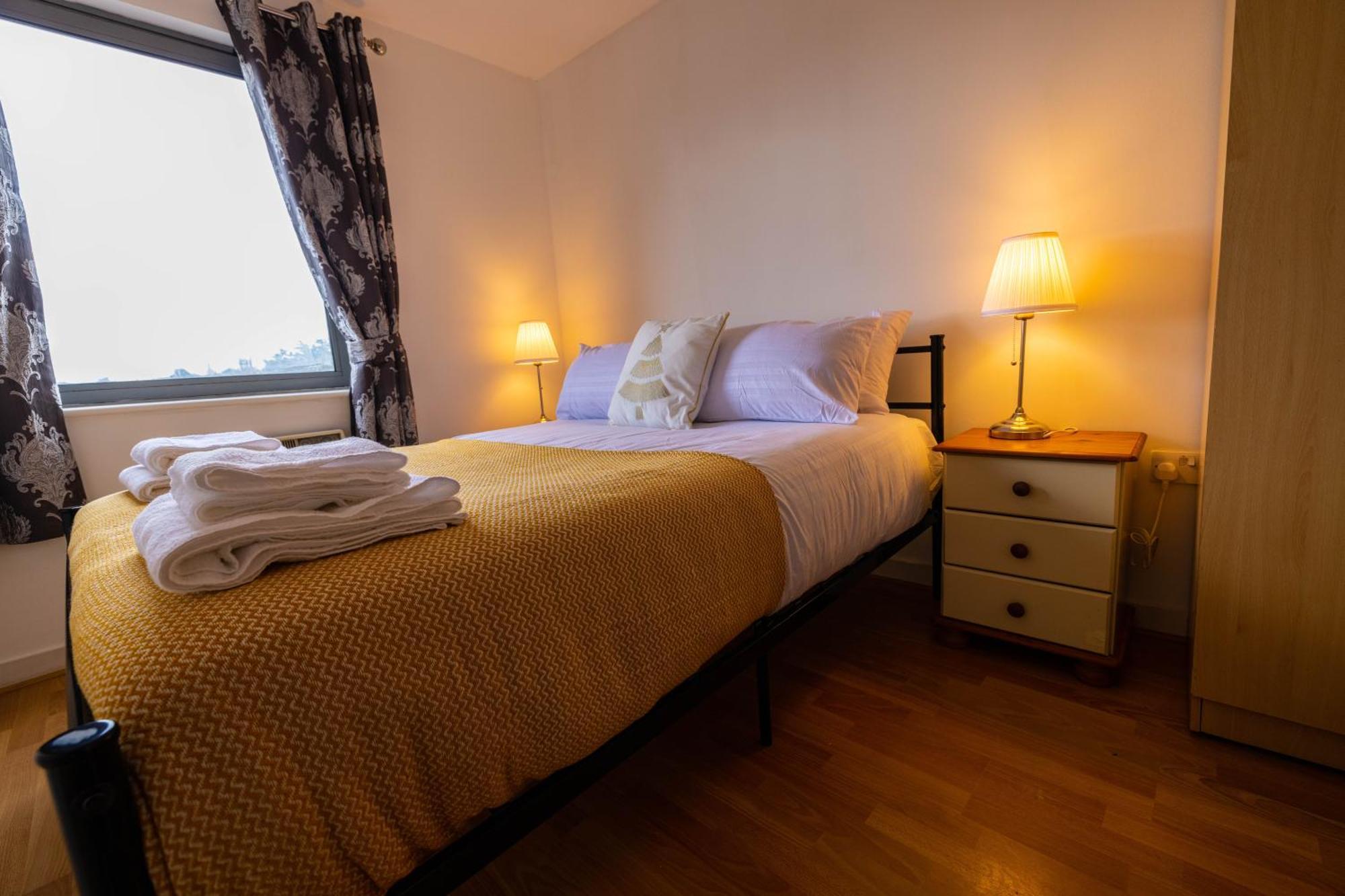 Beautiful And Spacious 2-bed In *