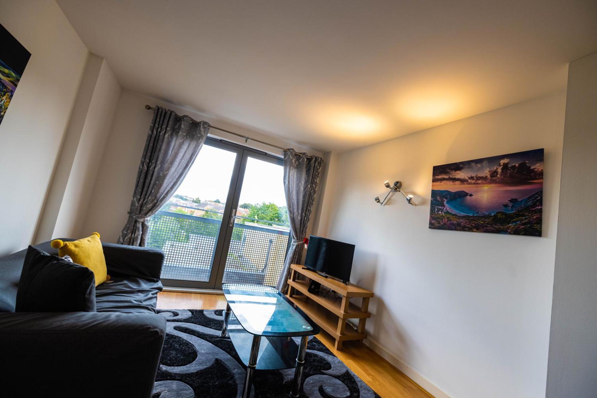 Beautiful And Spacious 2-bed In Appartement *