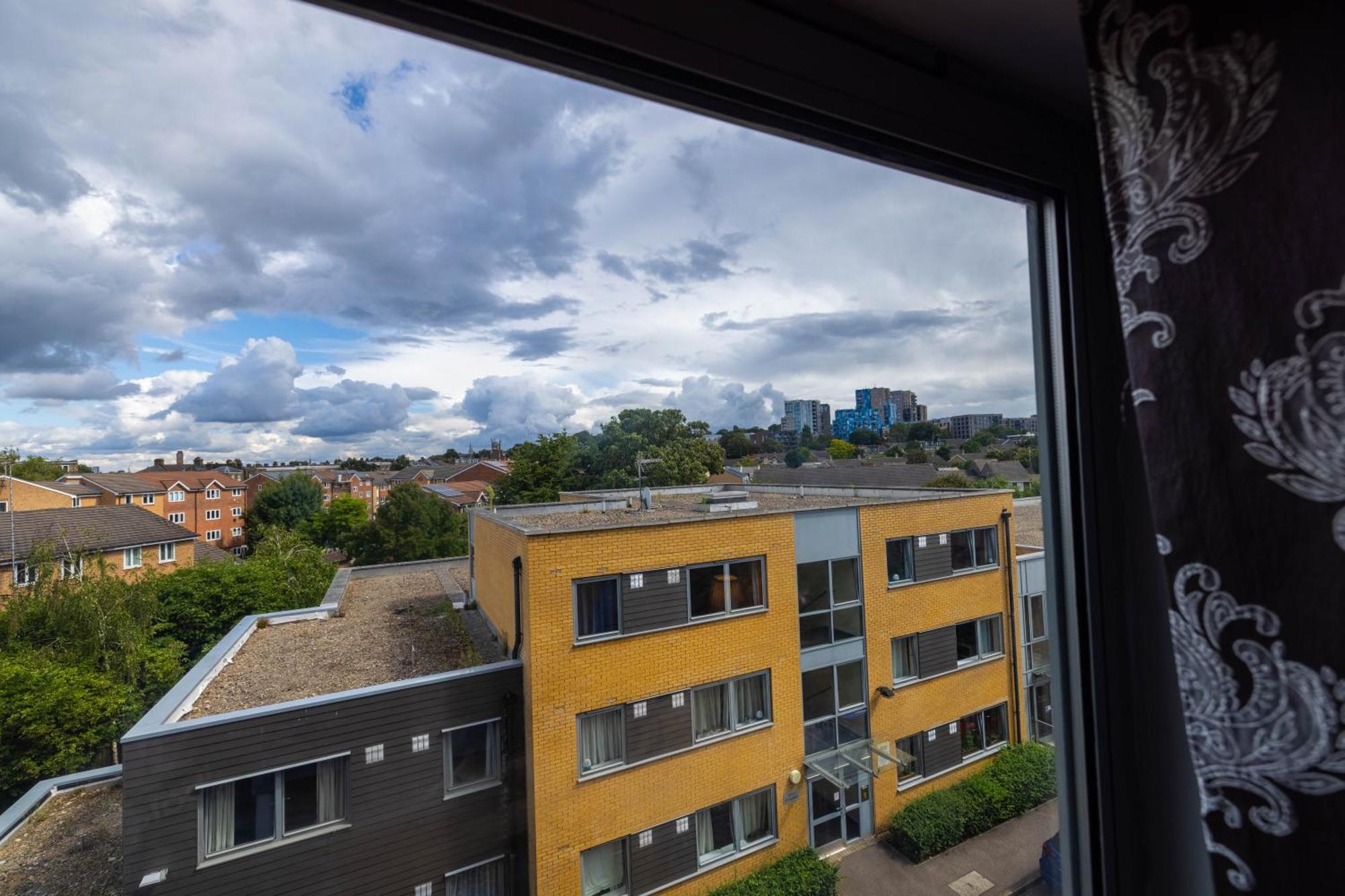 Beautiful And Spacious 2-bed In *