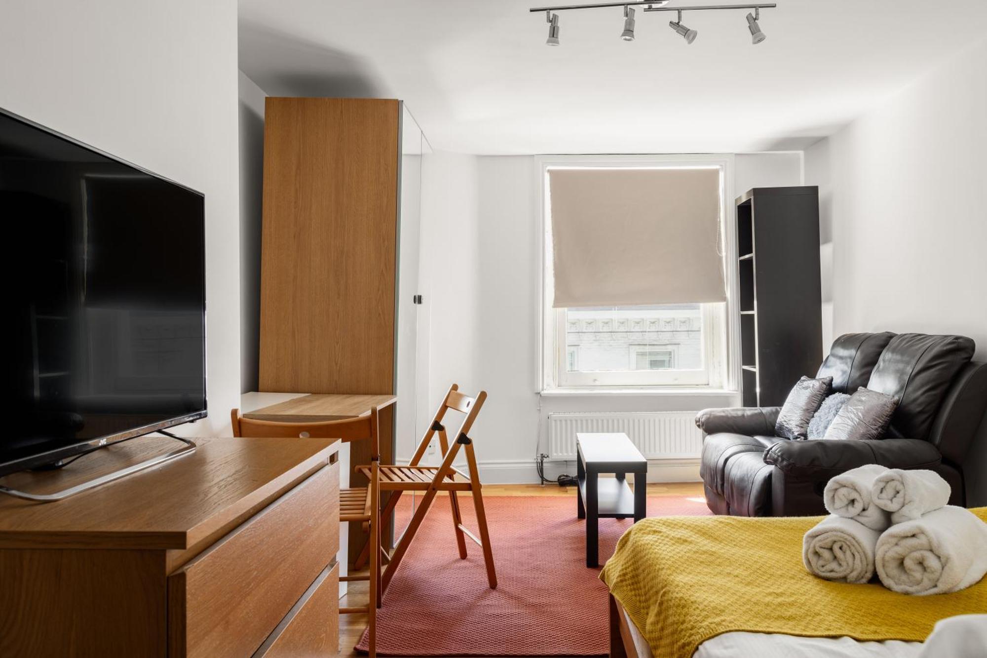 South Kensington Courtfield Gardens studio Londres