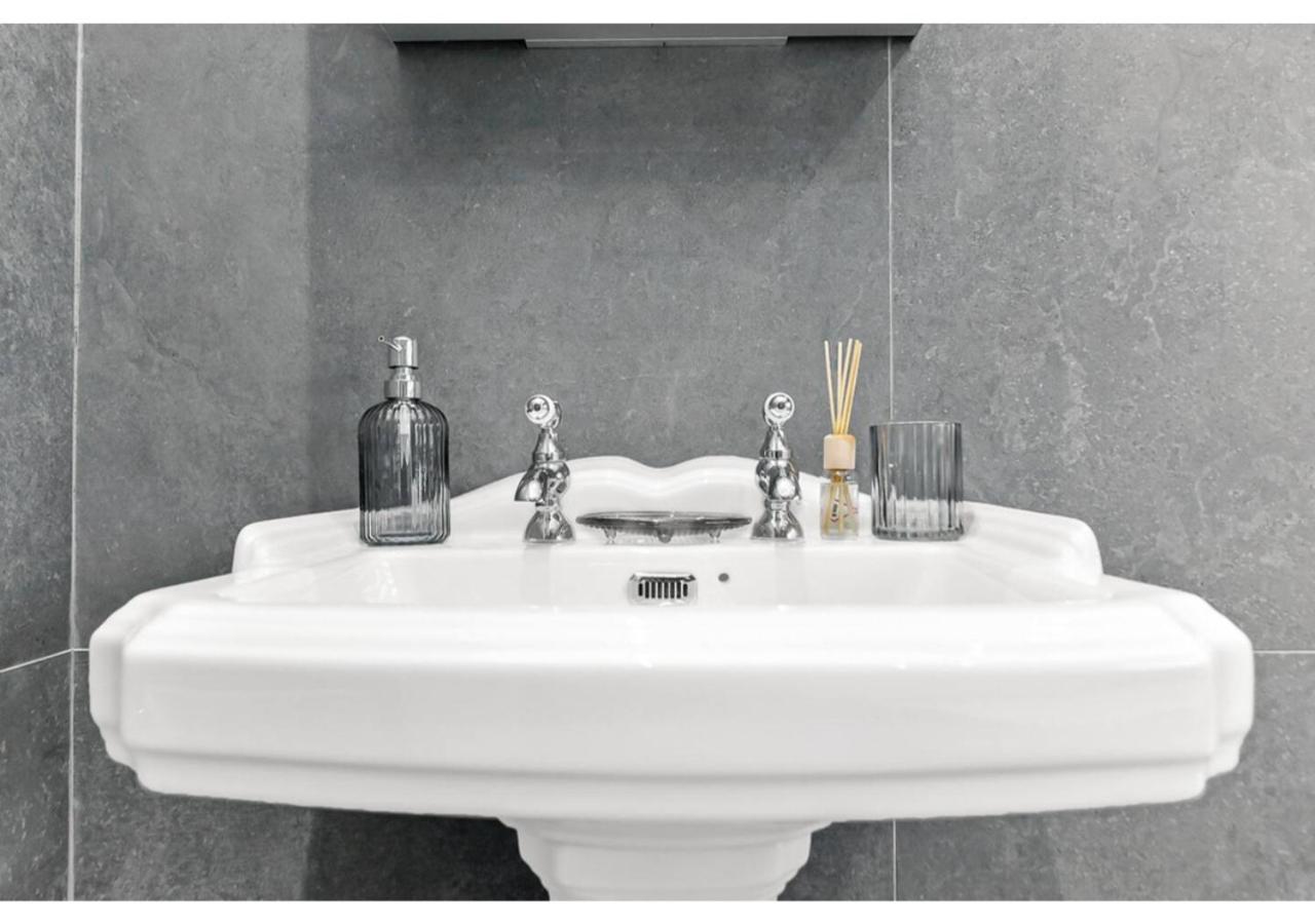 Tranquility In Bloom: Refreshing 2br * Londres