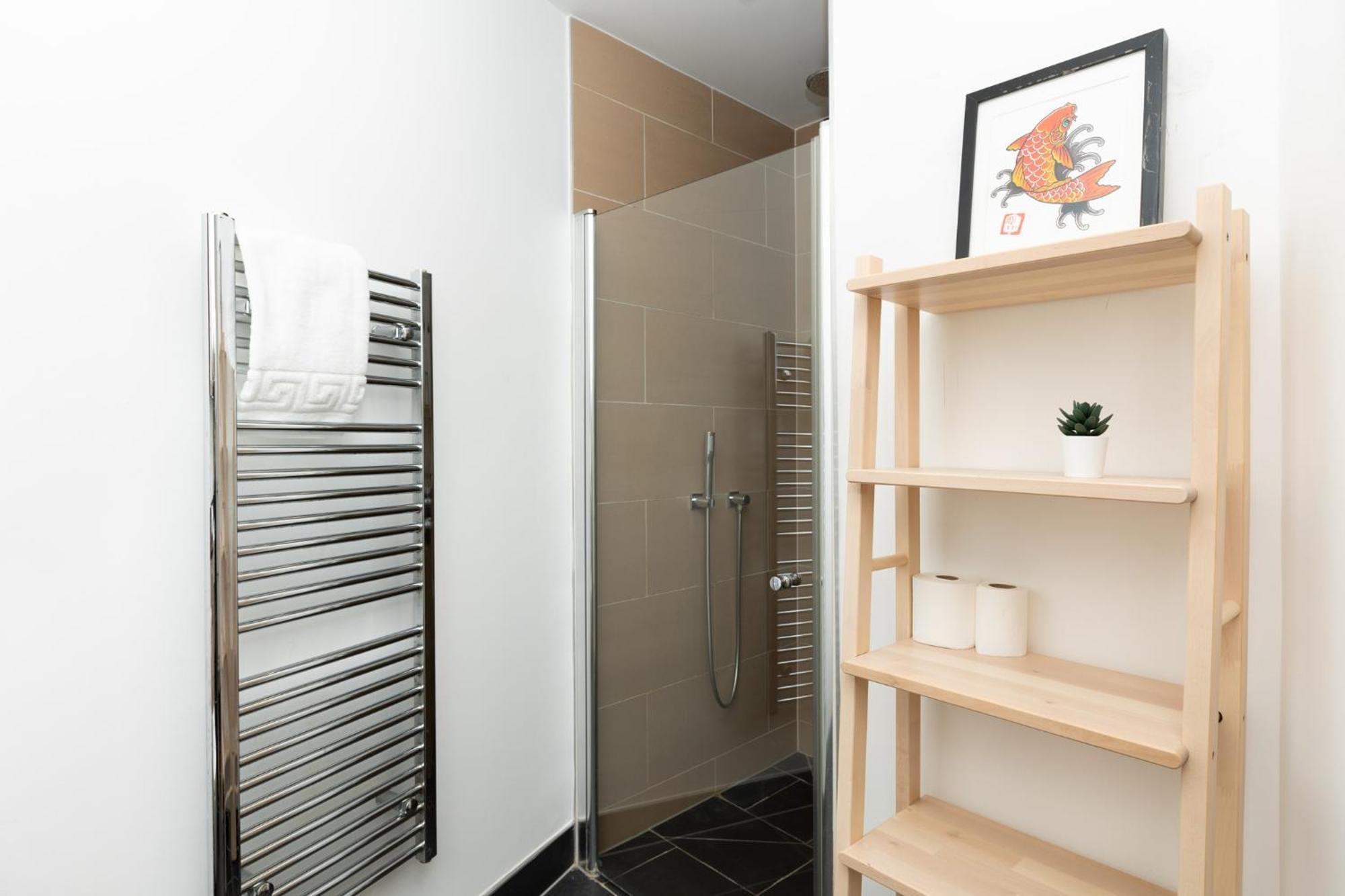Bright & Cozy 1 Bdr Apt Wcharming Private Terrace * London