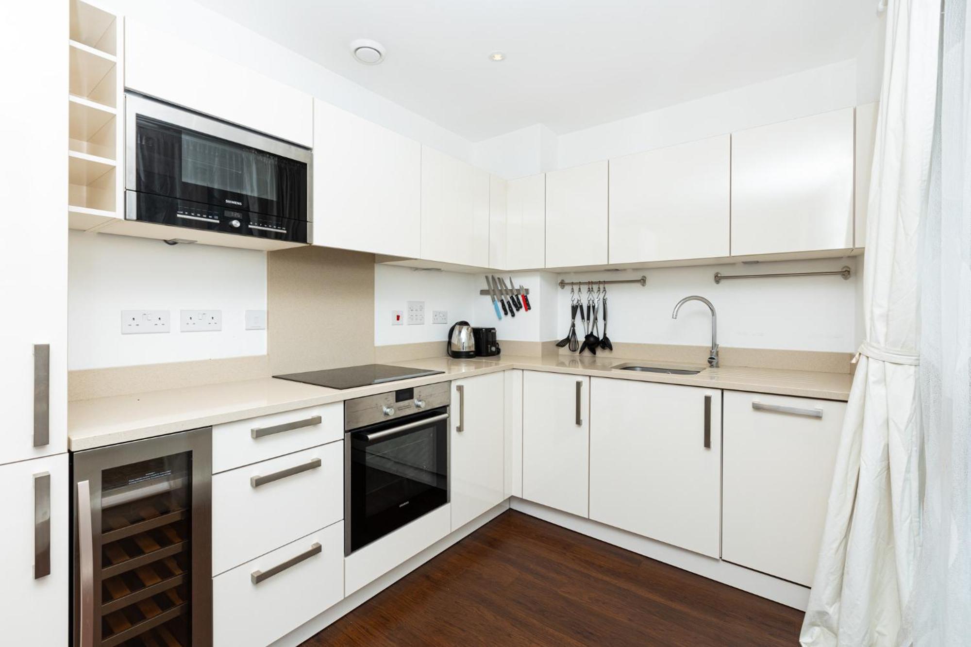 Bright & Cozy 1 Bdr Apt Wcharming Private Terrace * London