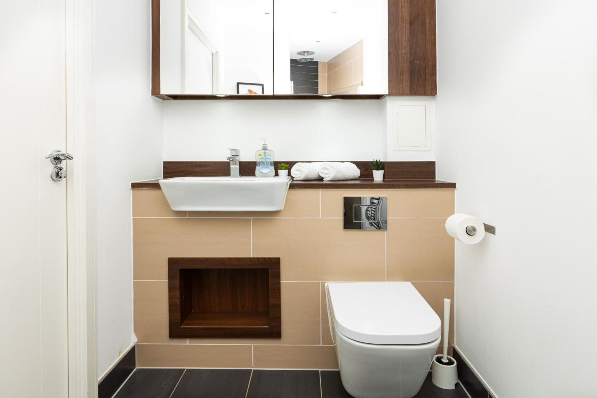 Bright & Cozy 1 Bdr Apt Wcharming Private Terrace London
