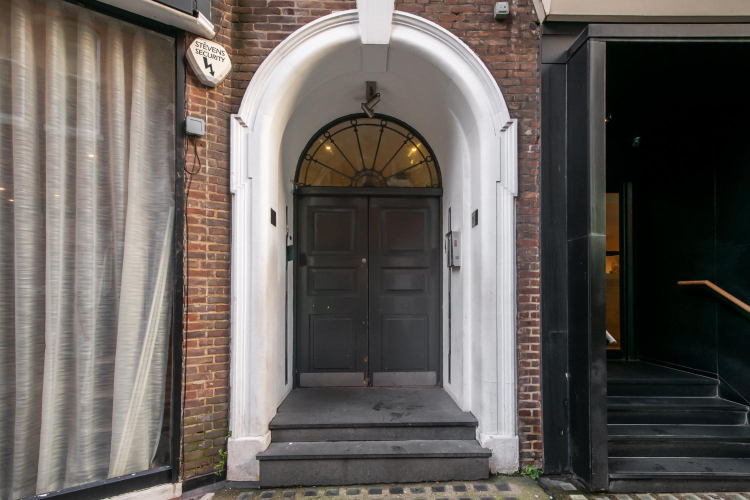 Pollen Street, Three-bedroom Flat * Londres