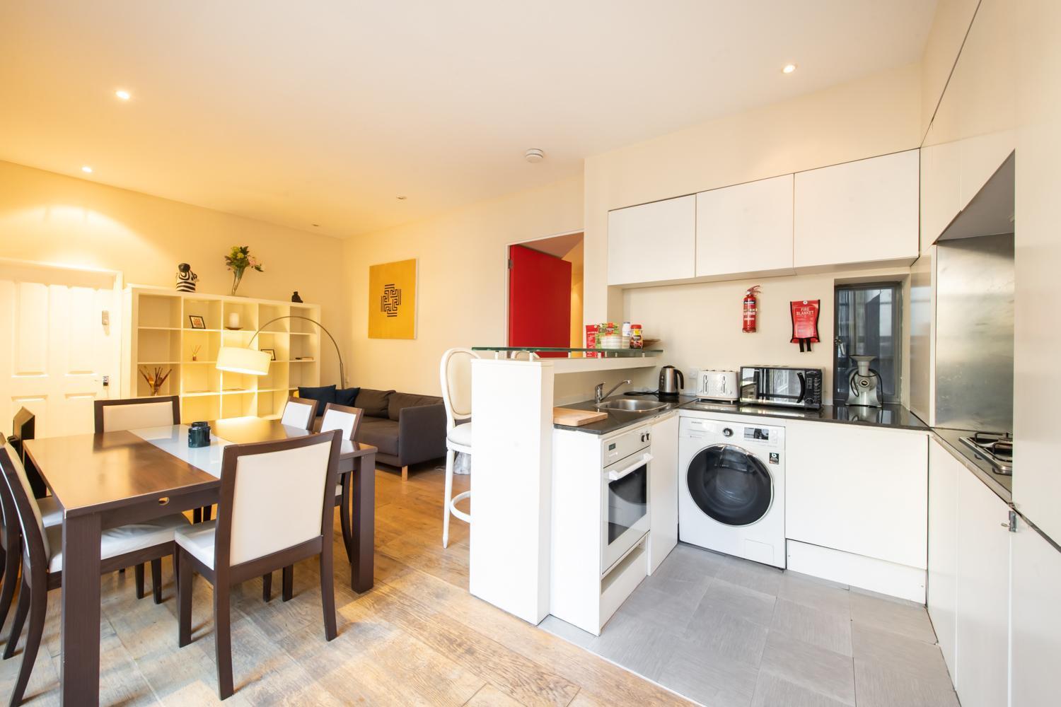 Pollen Street, Three-bedroom Flat Londres