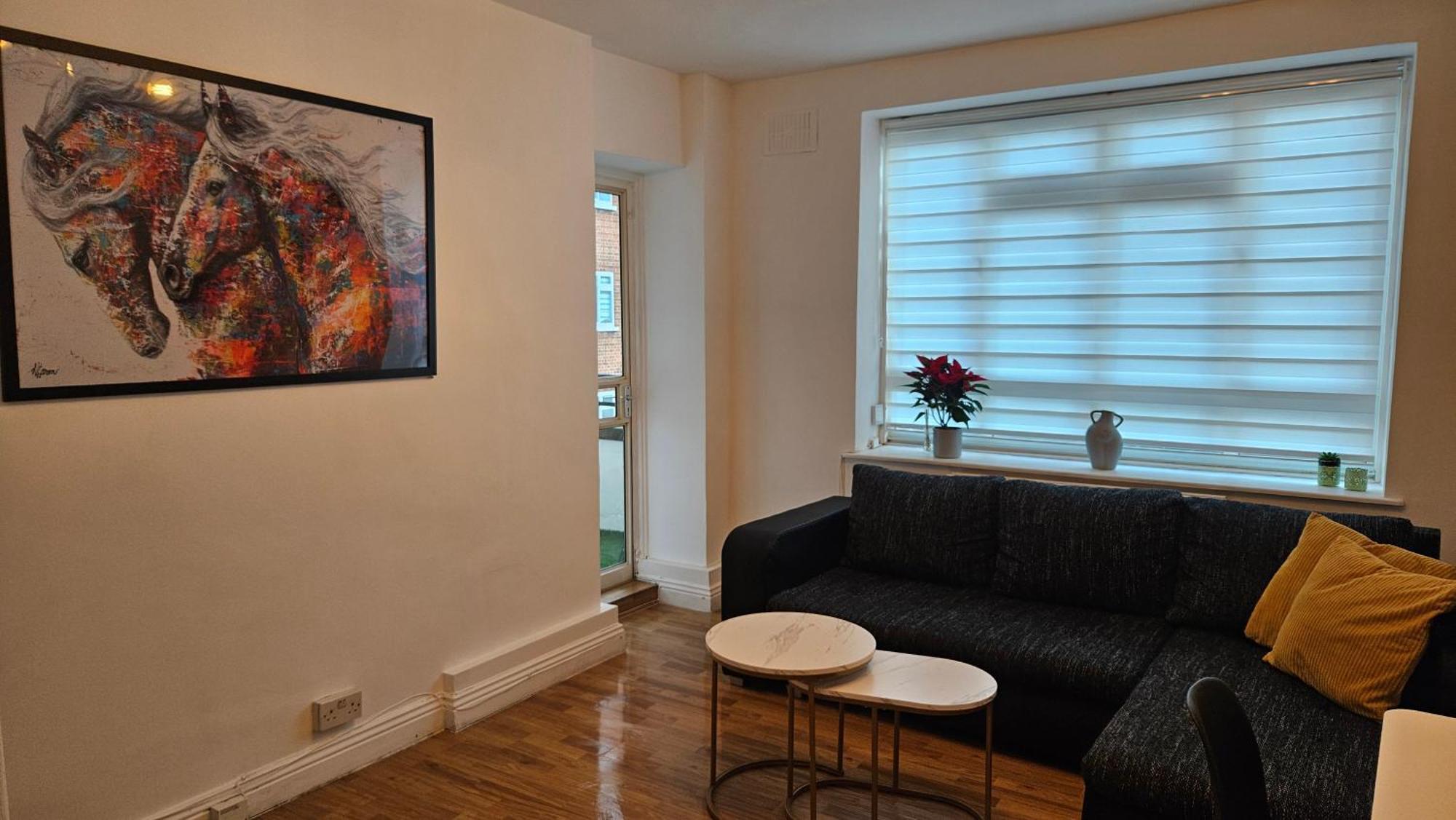 Spacious Two Bedroom In Battersea, Free Parking *