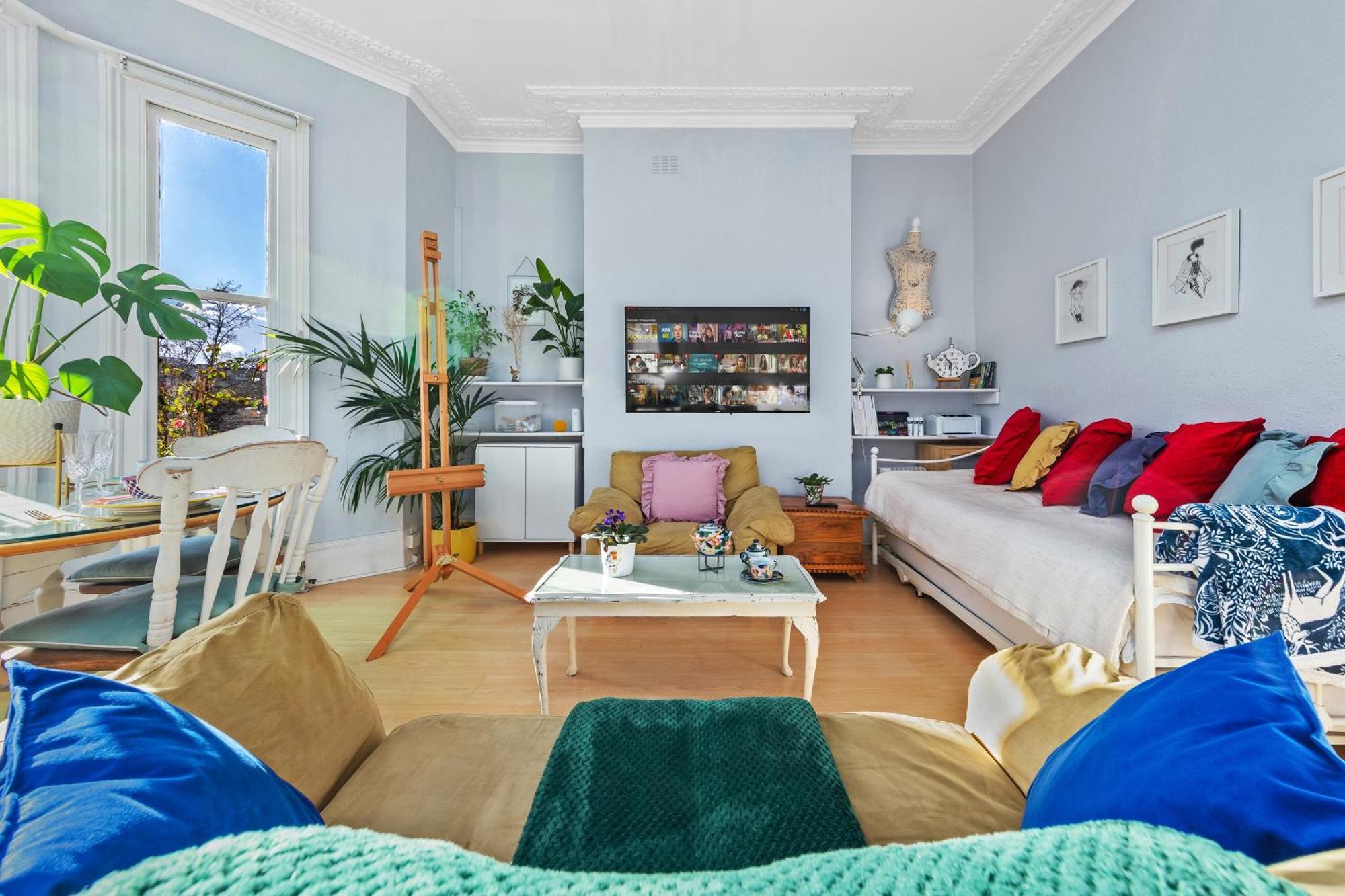 Artist's Bright Hampstead Heath Village 2 Bed *