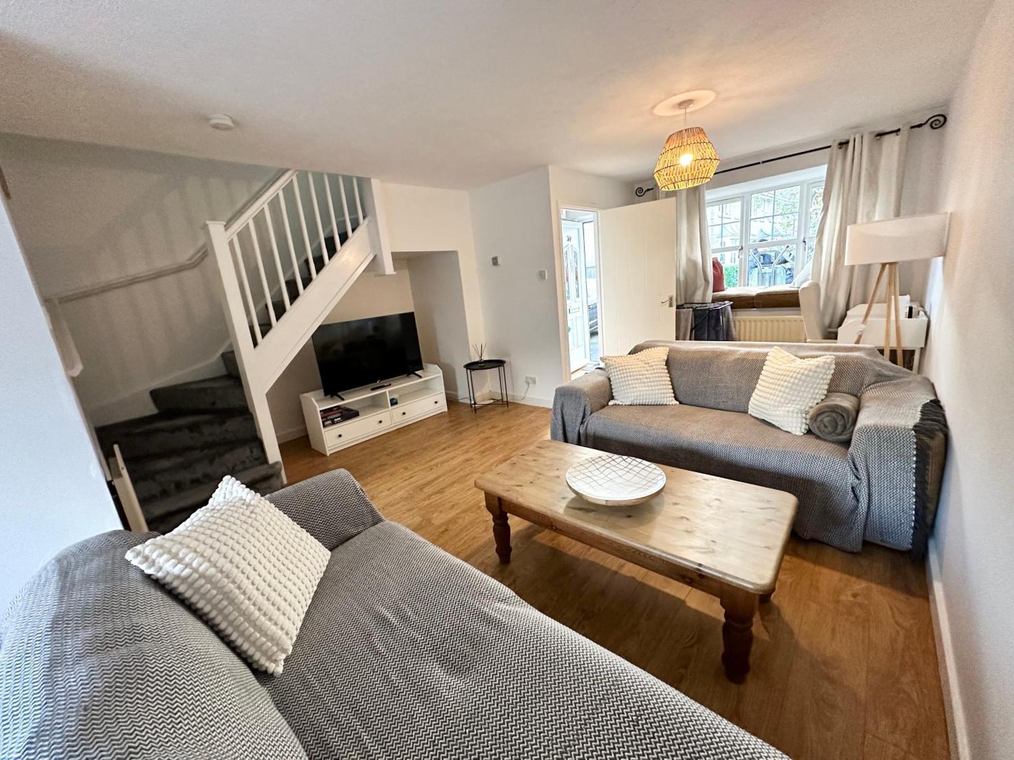 3 Bedroom House 2 Stops From Bridge Сasa de vacaciones