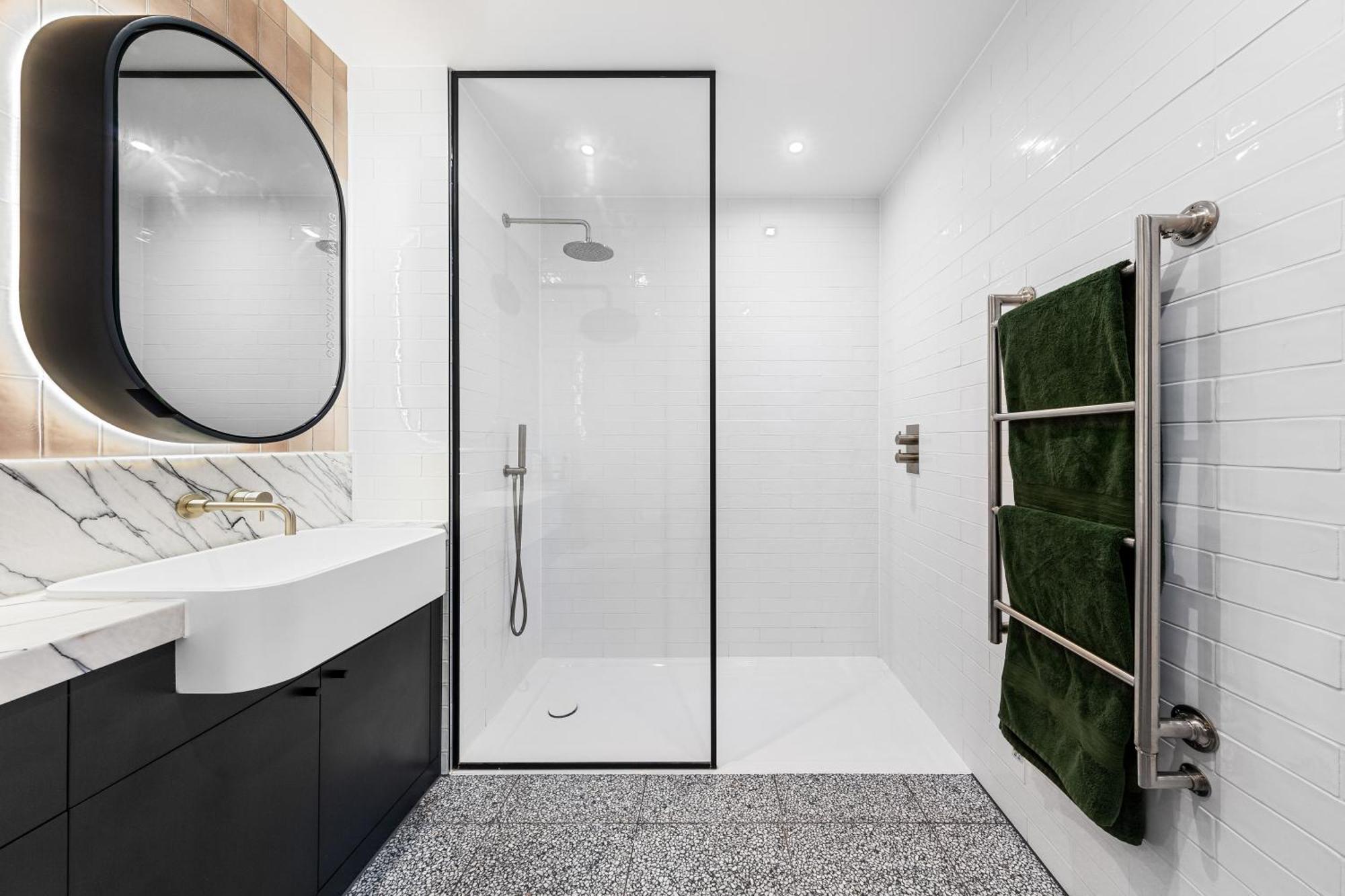 New 2 Bedroom Flat Riverview Balcony Appart hôtel