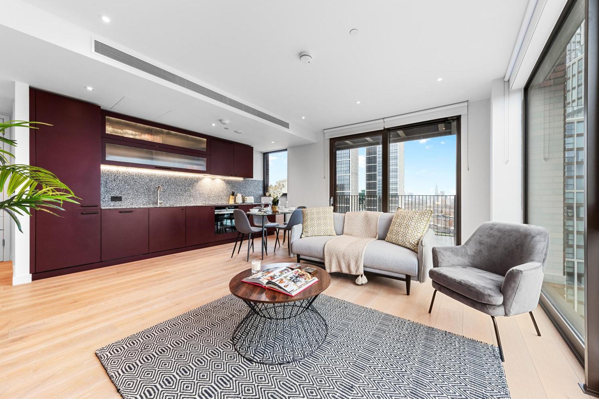 New 2 Bedroom Flat Riverview Balcony London