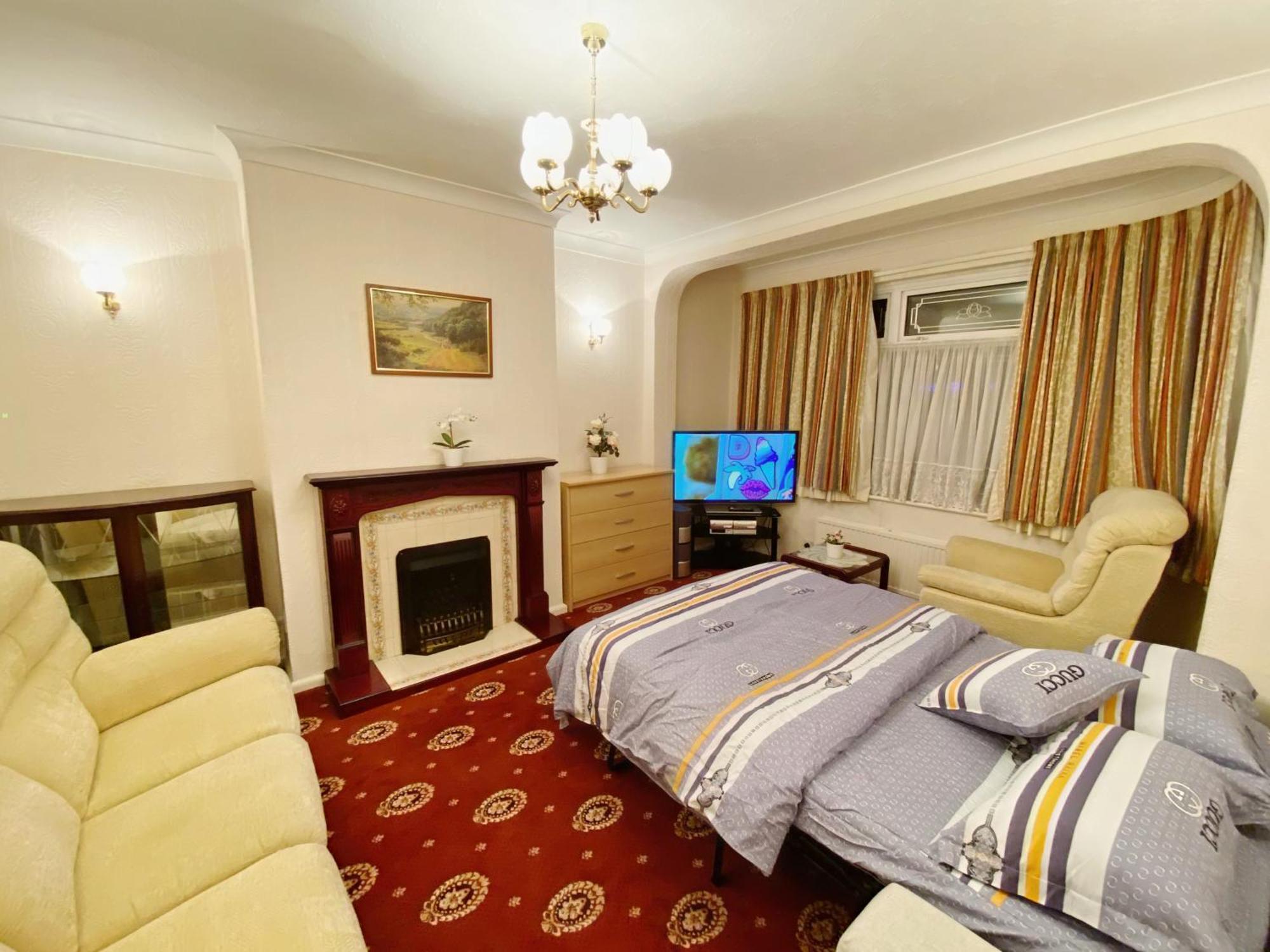 Barking House Sleeps 11 - Parking - Train Tube - Airport Сasa de vacaciones