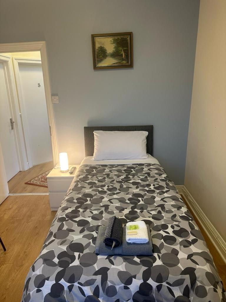 Gladstone Pensión 3*