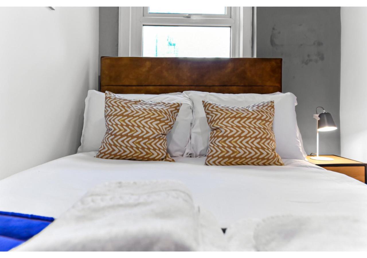 Captivating 2 Bd Flat In