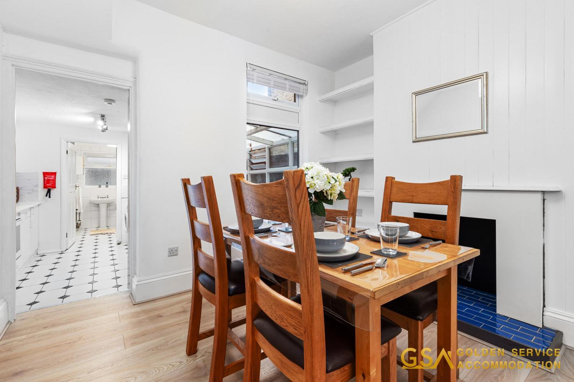 Casa de Férias Stylist And Cosy 3 Bed House Leytonstone Sleeps 7 *