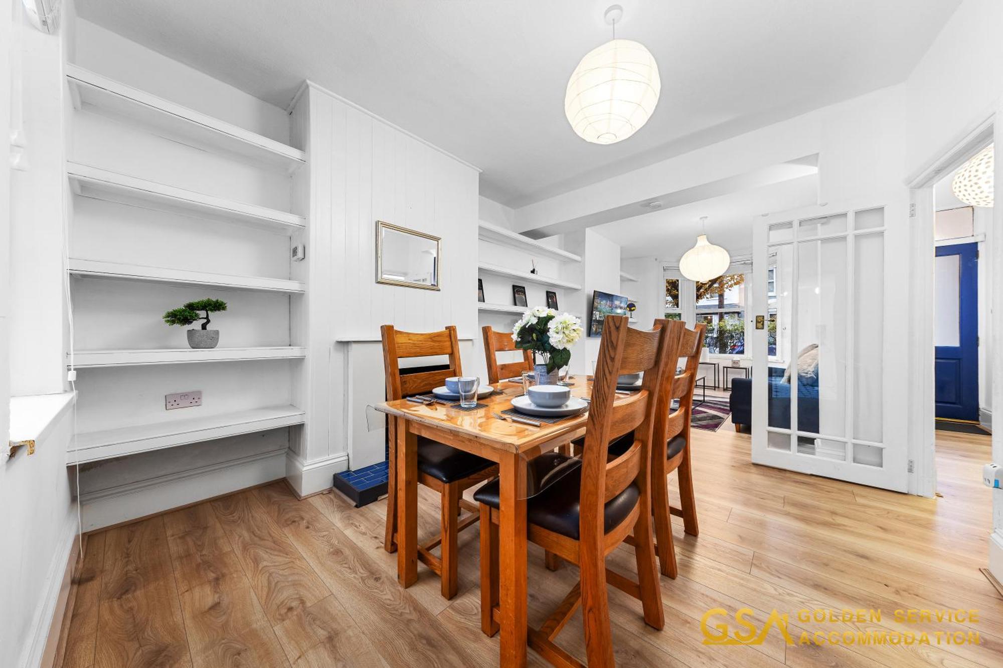 Casa de Férias Stylist And Cosy 3 Bed House Leytonstone Sleeps 7 *