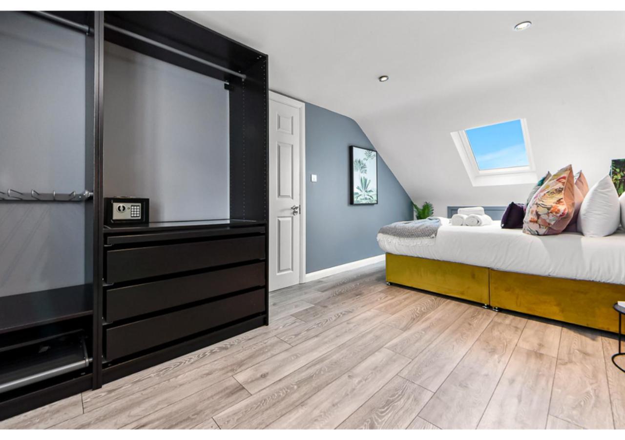 Earth Tones & Greenery: 4br Flat Sleeps 8 *