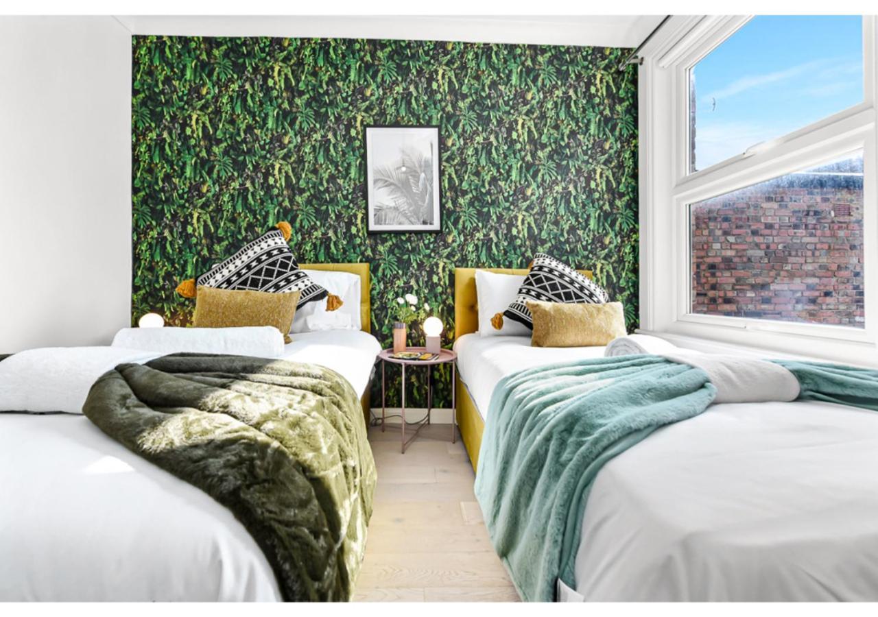 Earth Tones & Greenery: 4br Flat Sleeps 8 * Londres