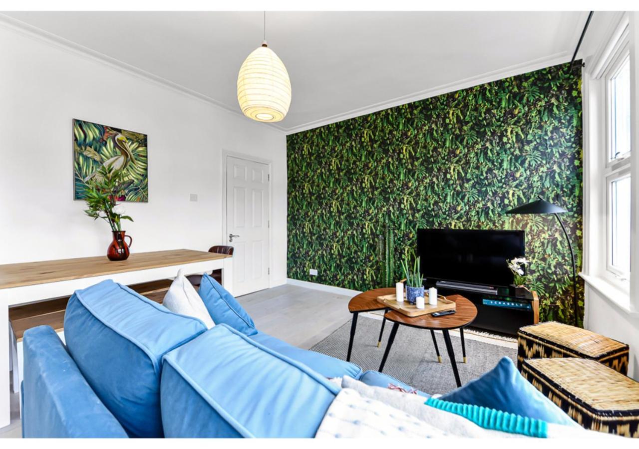 Appartement Earth Tones & Greenery: 4br Flat Sleeps 8 Londres