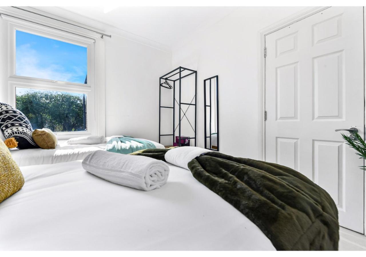 Earth Tones & Greenery: 4br Flat Sleeps 8 Appartement *