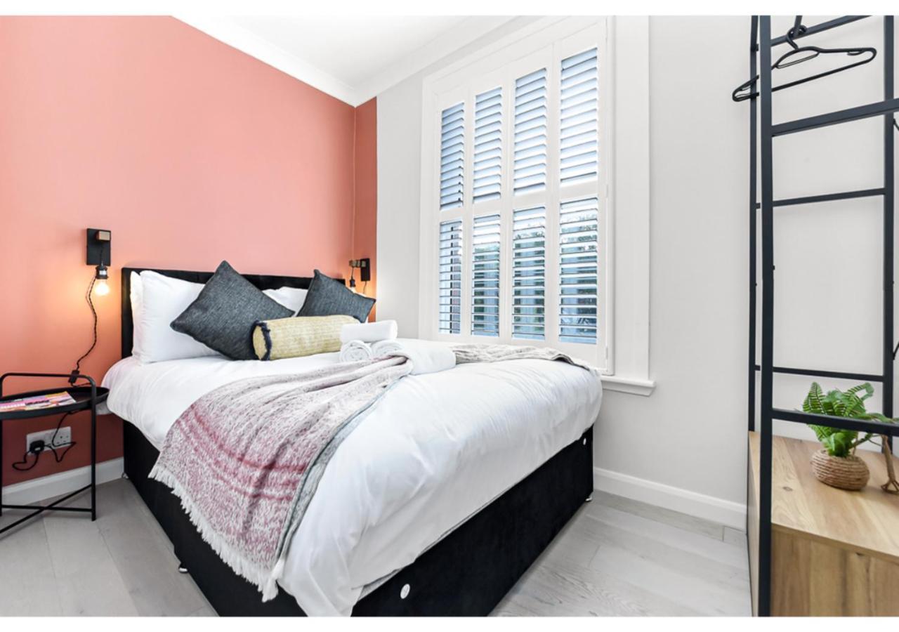 Appartement Earth Tones & Greenery: 4br Flat Sleeps 8 Londres