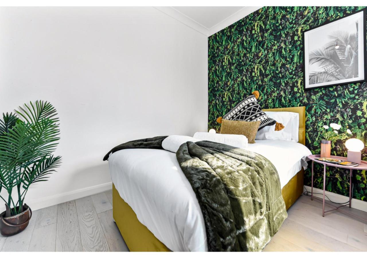 Appartement Earth Tones & Greenery: 4br Flat Sleeps 8 Londres