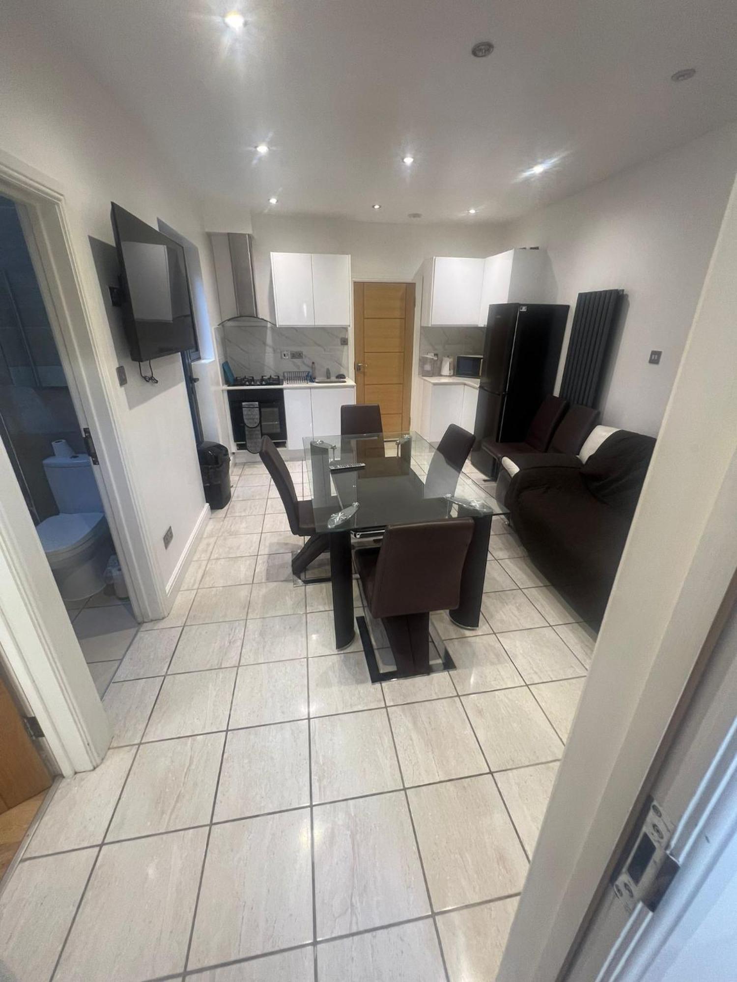 N8, Modern 2 Bedroom * Londres