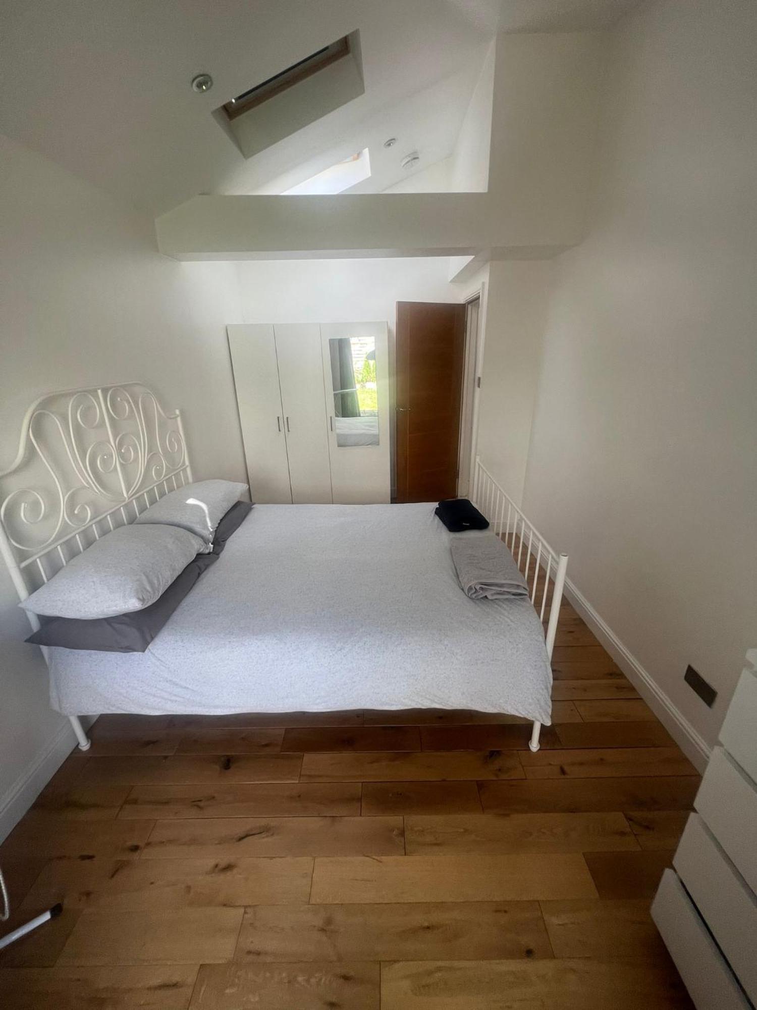 N8, Modern 2 Bedroom Apartamento *