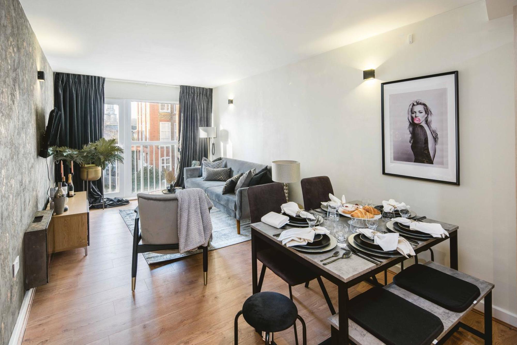 Canary Wharf 2-bed Luxury Haven London