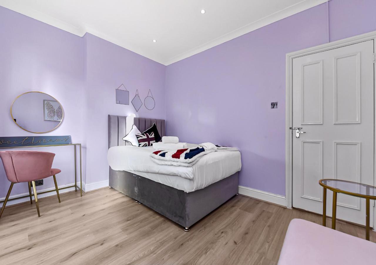 Amazing 2 Bedroom Flat In *