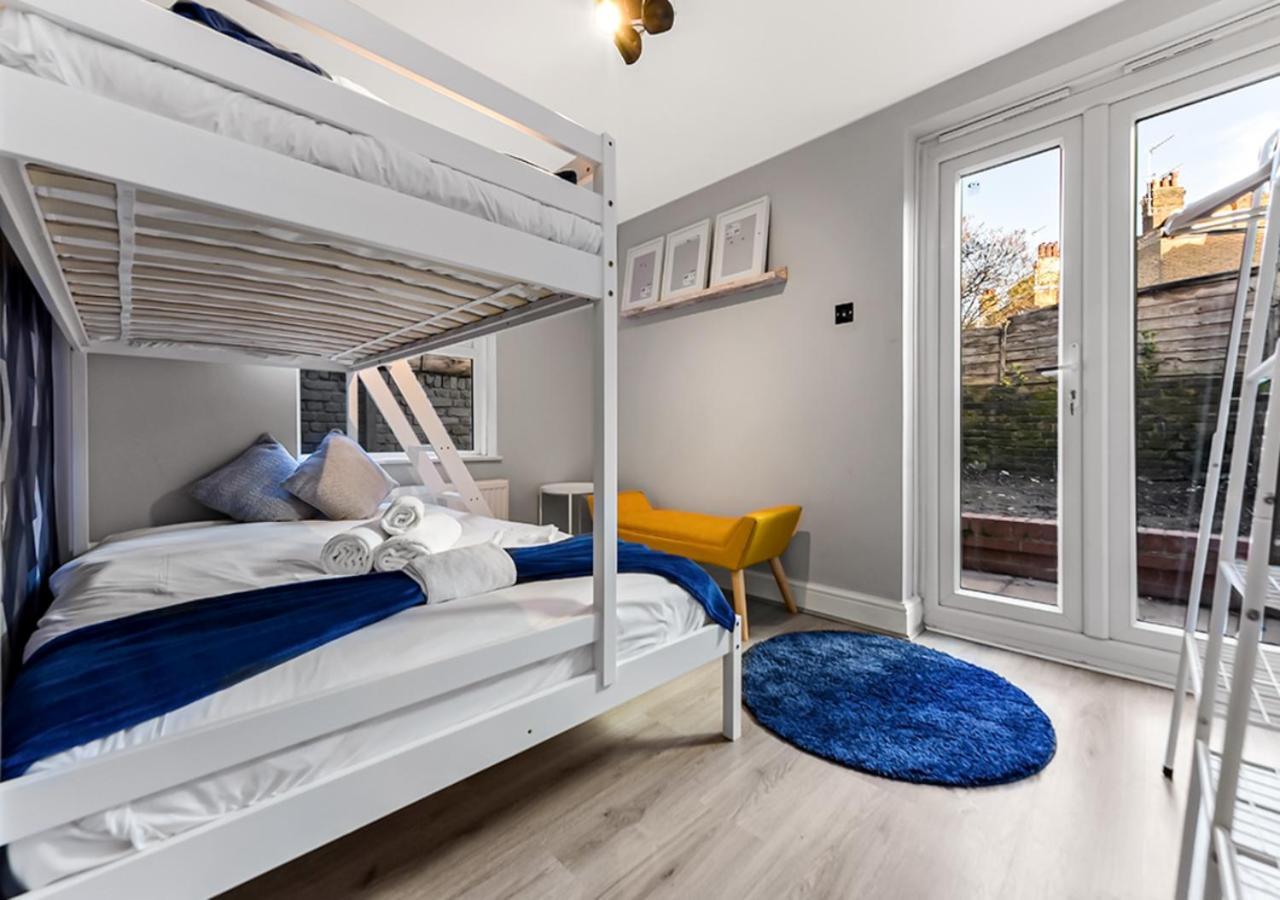 Amazing 2 Bedroom Flat In *