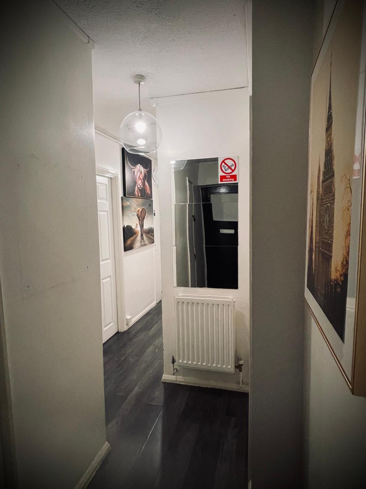 Privatunterkunft R3 Superking Sized Bed & 75