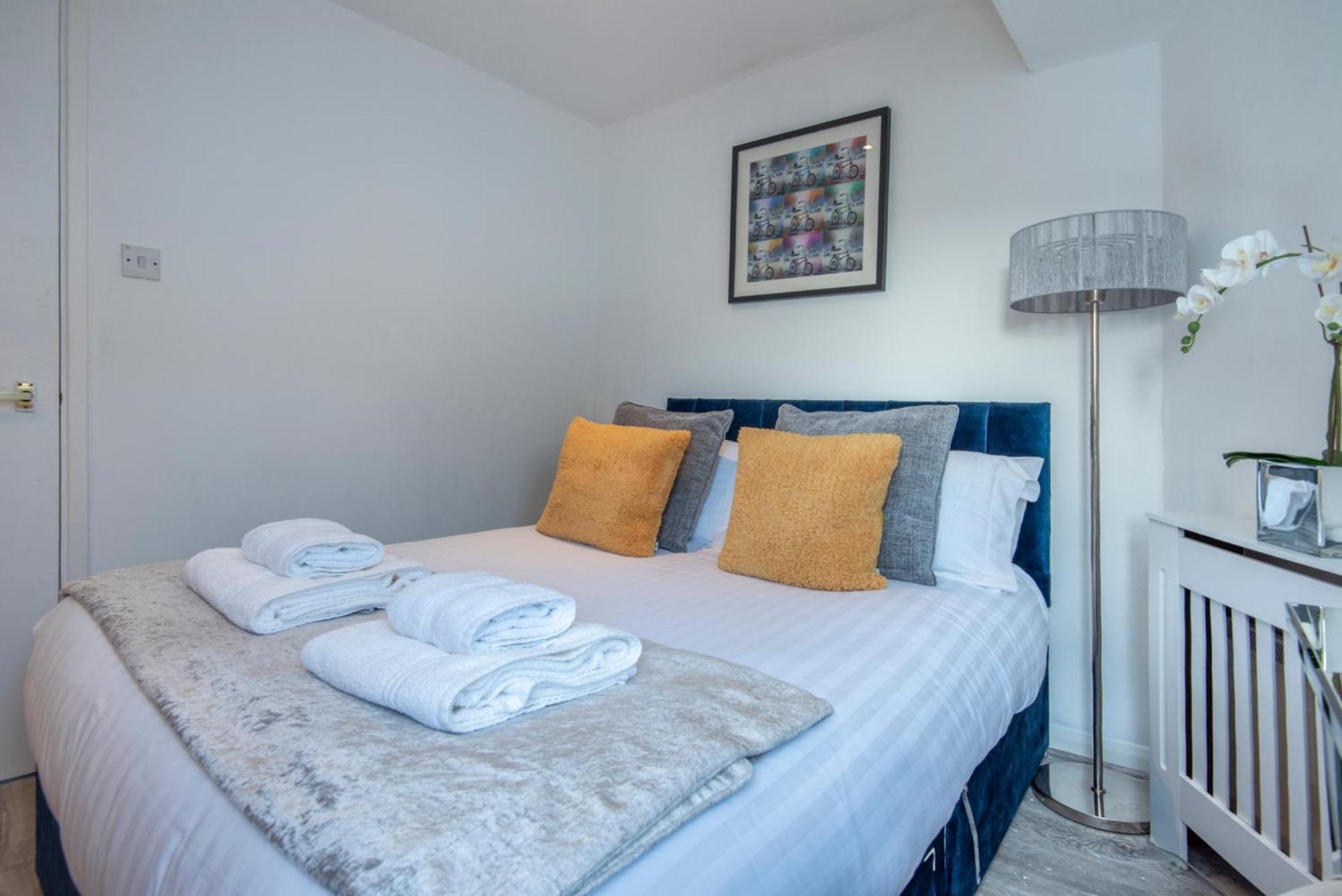 2 Bed Town House With Garden In Hackney, *