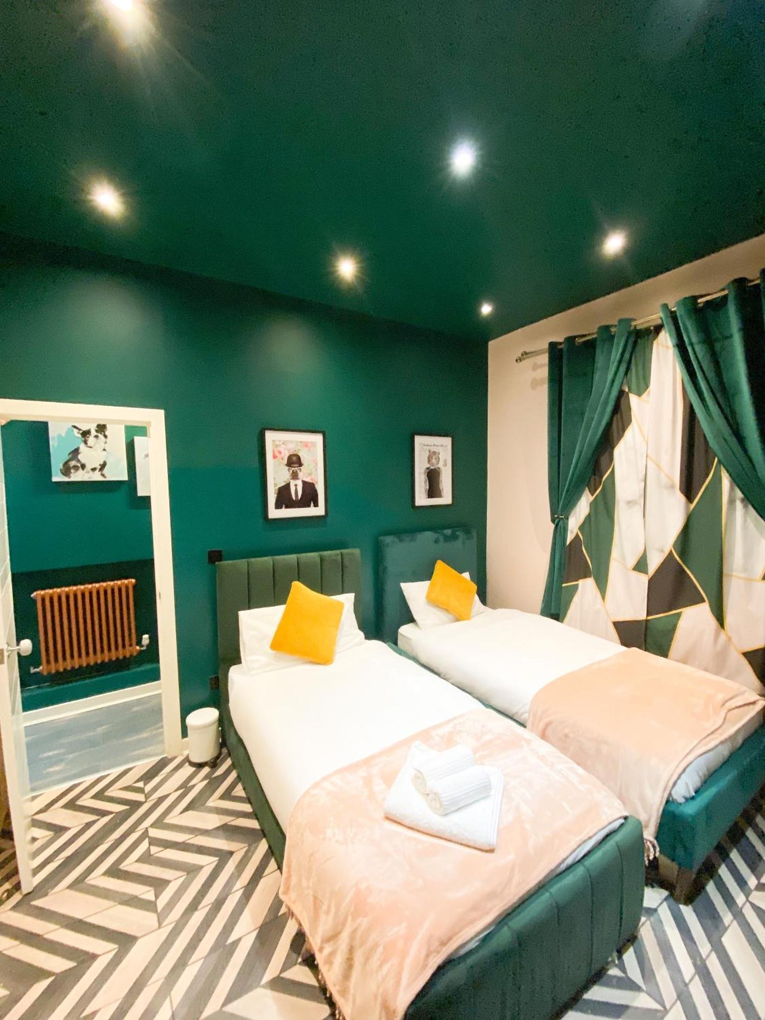 Big House With En-suites A Big Garden And Hot-tub Near Tower Bridge Villa *