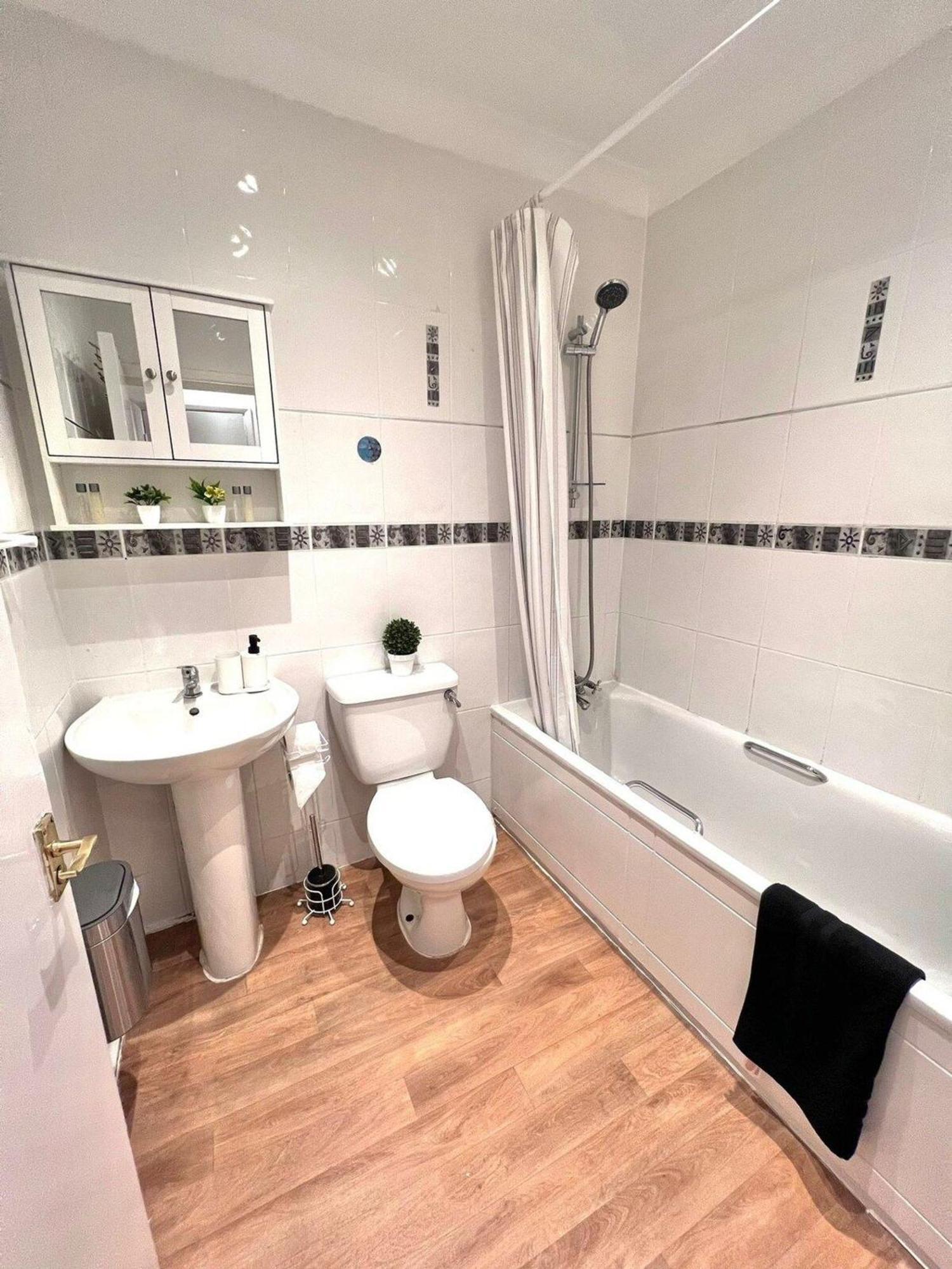 Apartamento Con Ambiente 100% Familiar En Zona Tranquila De Londres Apartamento
