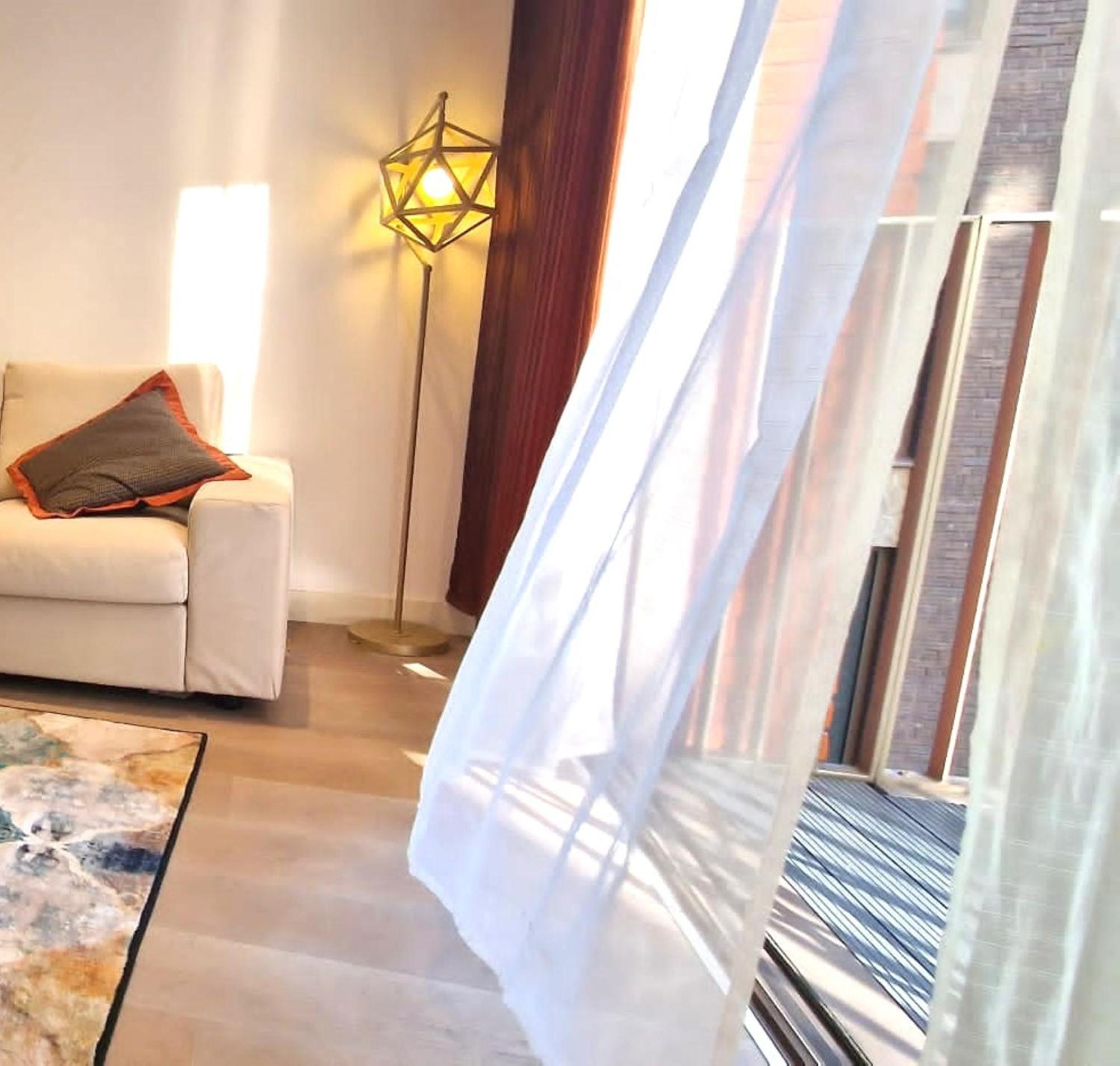 Apartment Central Stay-fabulous Ultra-central Luxury Designer Two Bedroom-pool-gym-full Ac
