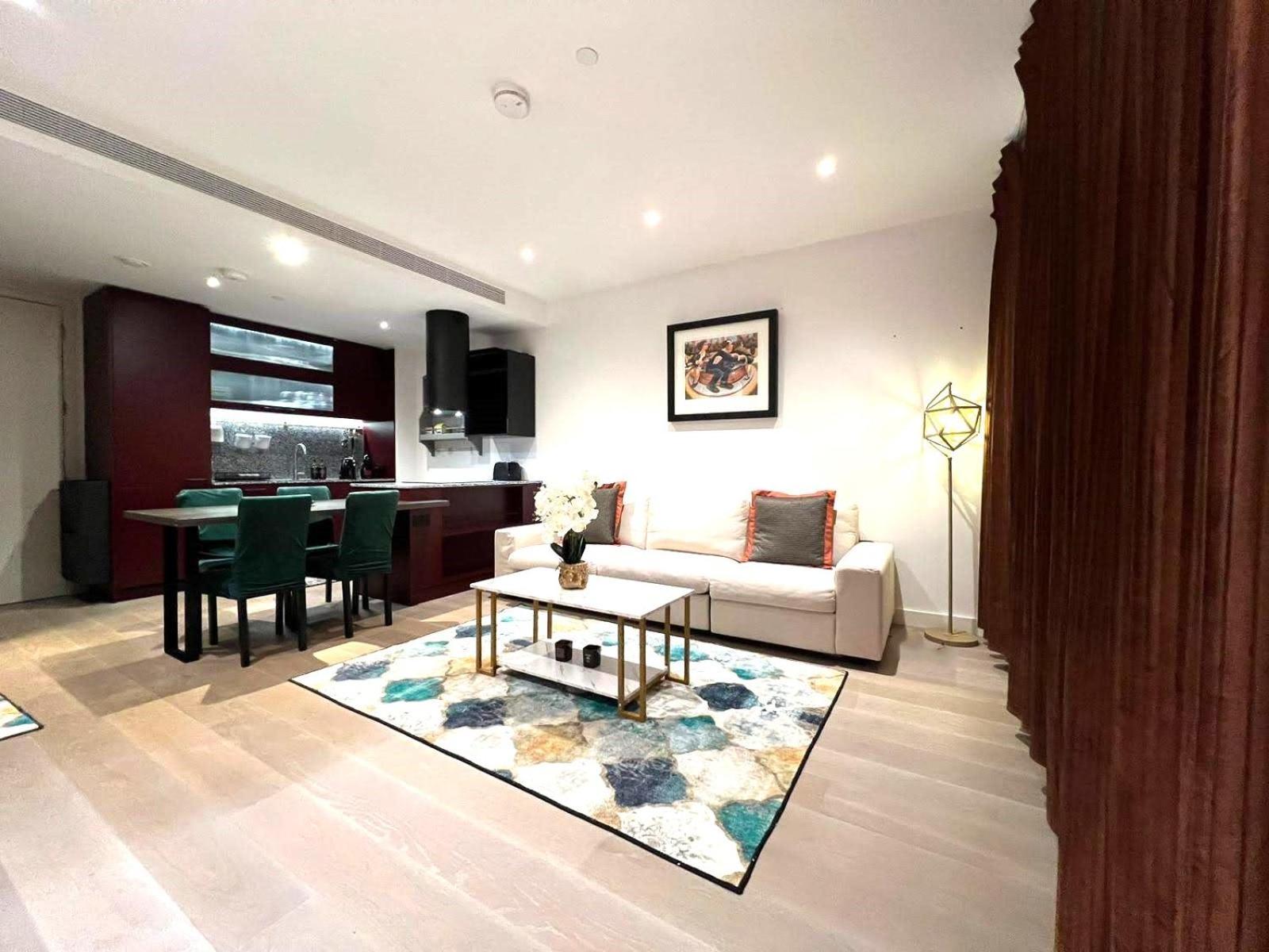 Central Stay-fabulous Ultra-central Luxury Designer Two Bedroom-pool-gym-full Ac Apartment *