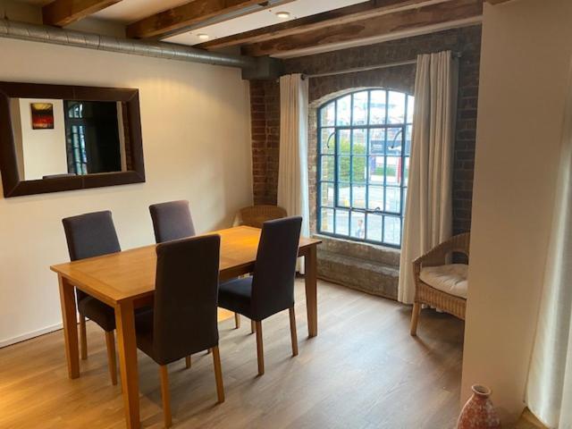 Apartamento 3, Warehouse K *